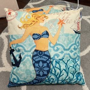 Mermaid 🧜🏻‍♀️ Pillow